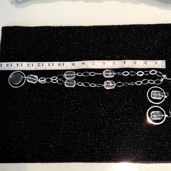 Beautiful necklace and earrings set - Picture 8 of 9